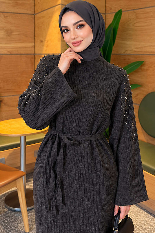 Abito In Maglia Con Perle Sulle Spalle E Cintura In Antracite