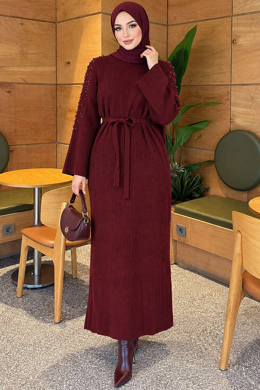 Robe En Maille Bordelaise Ornée Avec Ceinture À Épaule