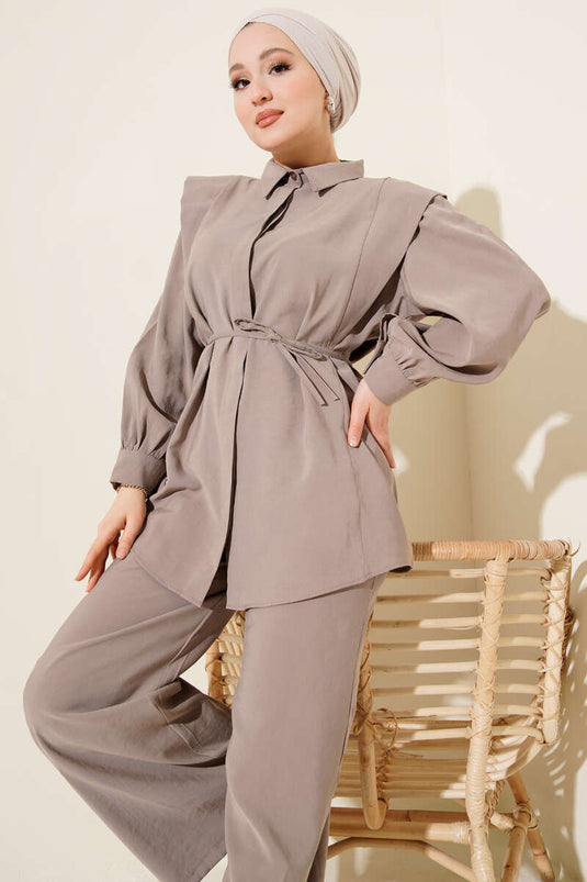 طقم ثنائي من قماش التنسل بحزام حبل مع قطع على الكتف بلون فيزون