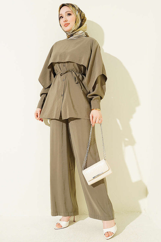 Ensemble modal kaki avec cape épaule et ceinture à cordon