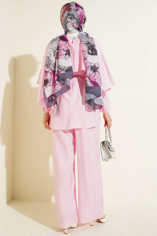Ensemble deux pièces ceinturé avec cape aux épaules rose