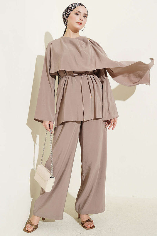 Completo doppio in modal con mantella sulle spalle, colore visone