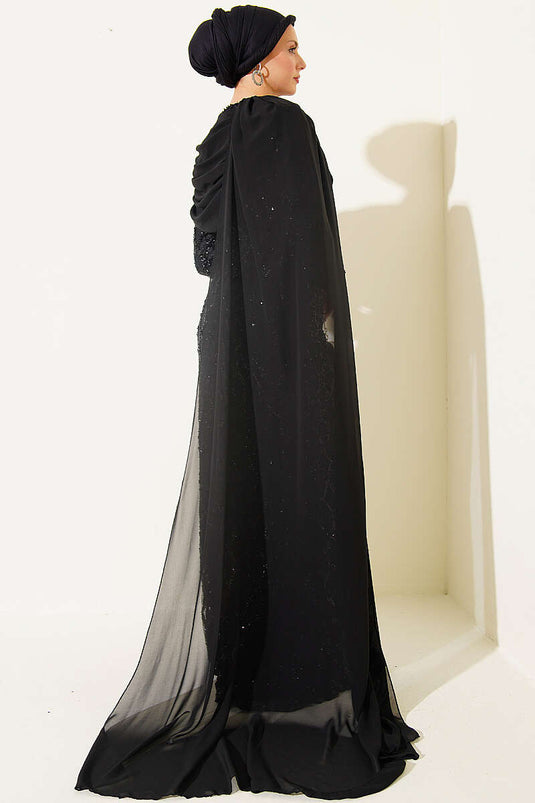 Abito Da Sera Nero Con Mantella Sulle Spalle E Dettagli Di Paillettes