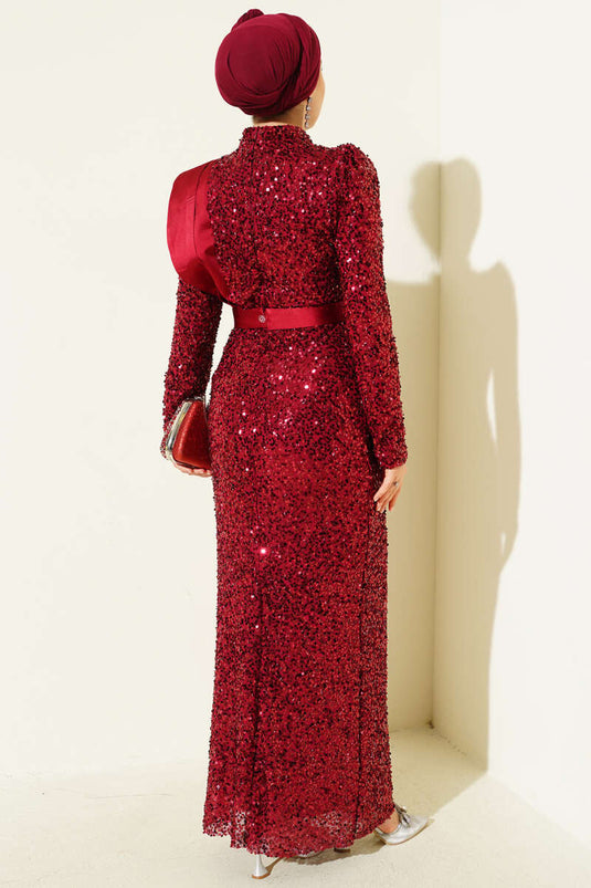 Robe de soirée bordeaux en satin à sequins et épaules dénudées