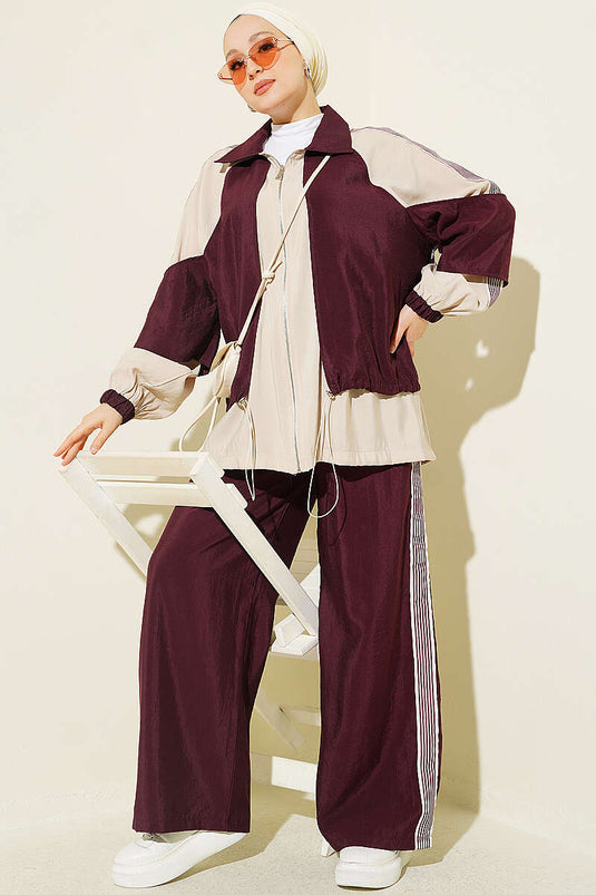 Ensemble Deux Pièces Violet Avec Bandeaux Sur Les Épaules Et Tissu Tricoté