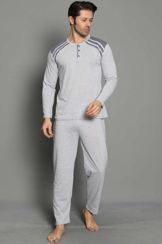 Ensemble pyjama homme gris à rayures et boutons sur les épaules