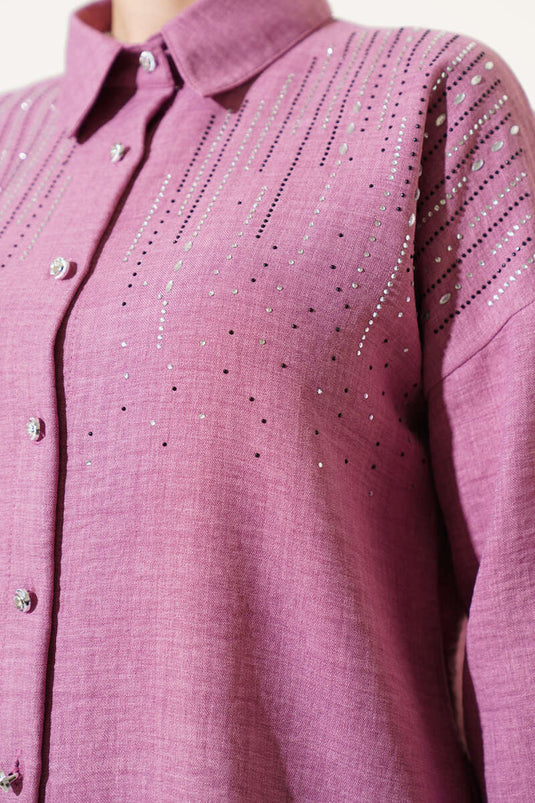 Camisa con adornos de piedras en los hombros color rosa empolvado