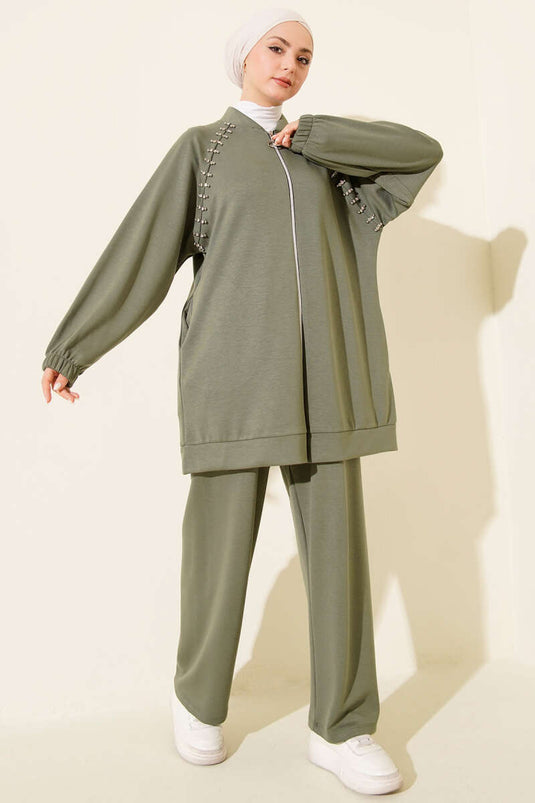 طقم لويسا مزدوج بسحاب وحجر على الكتف باللون الكاكي