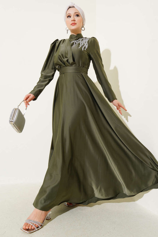 Robe de soirée en satin à épaules dénudées kaki