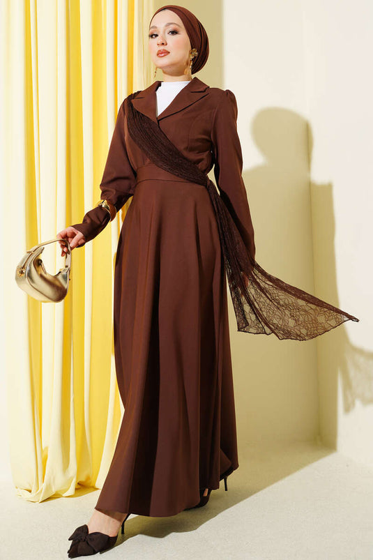 Robe croisée à col en tulle avec épaulettes, couleur café