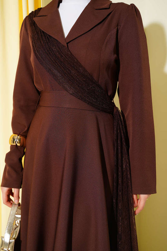 Robe croisée à col en tulle avec épaulettes, couleur café
