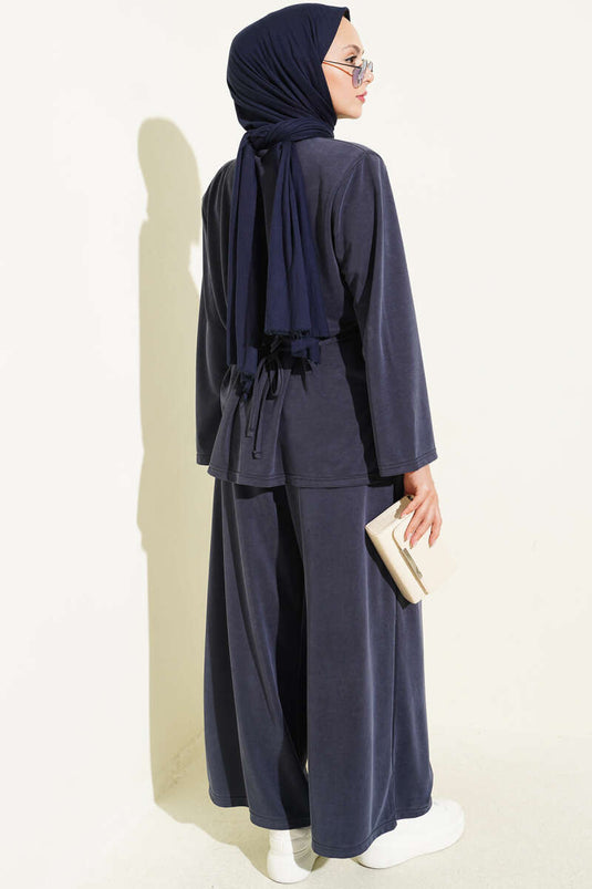 Ensemble Deux Pièces Bleu Marine Avec Épaules Rembourrées Et Ceinture