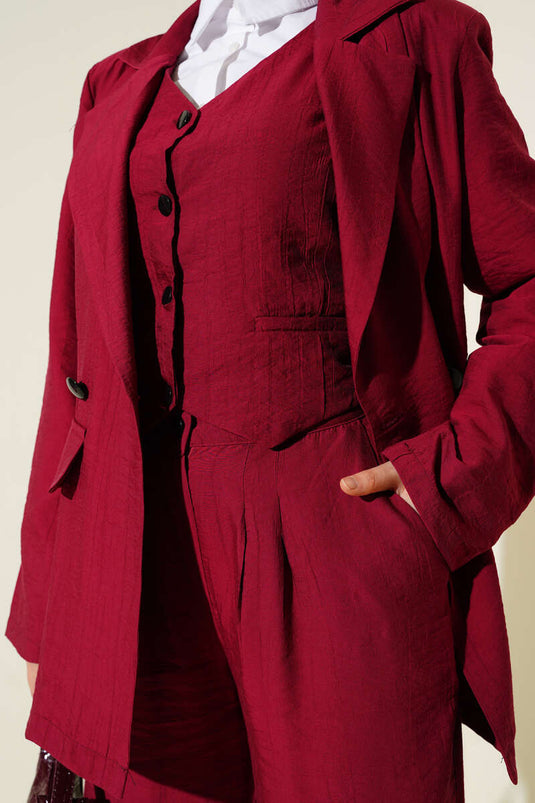 Costume trois pièces avec épaulettes, veste et gilet, bordeaux