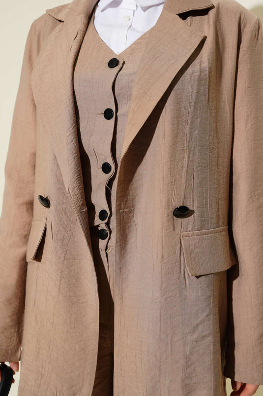 Ensemble trois pièces veste et gilet rembourrés aux épaules, couleur café au lait