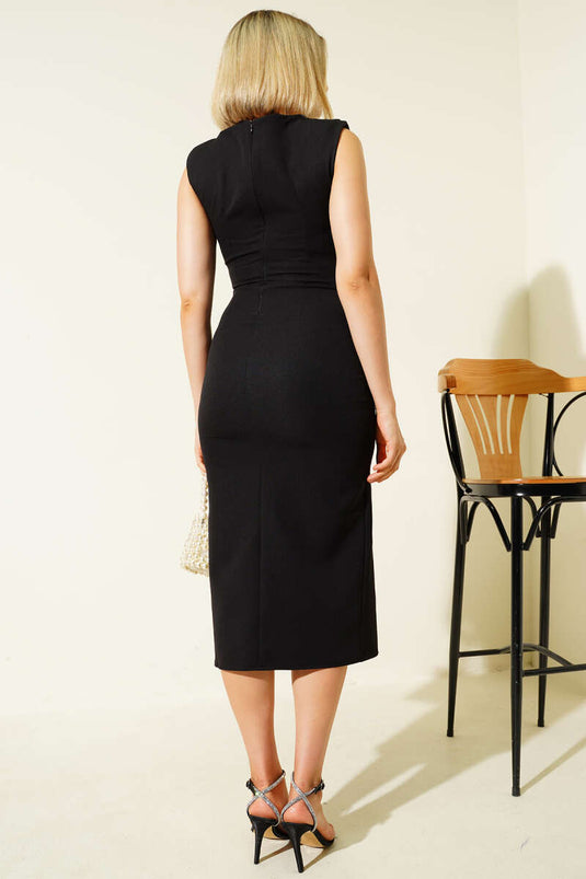 Robe noire à épaulettes et fente