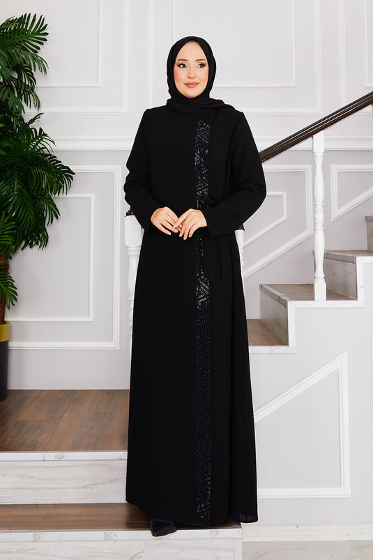 Hijab Abaya noir avec détails en pierre et boutons sur l'épaule