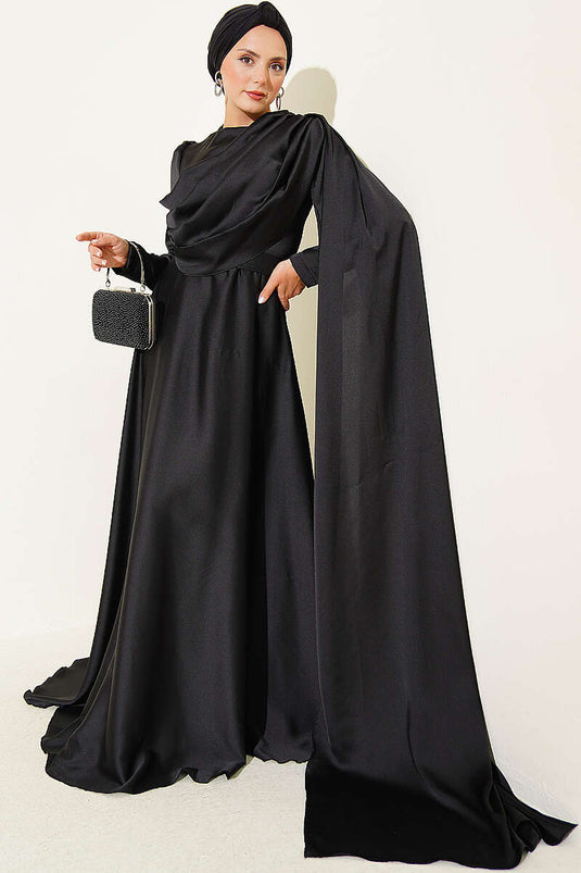 Robe De Soirée En Satin Noir Avec Cape Aux Épaules