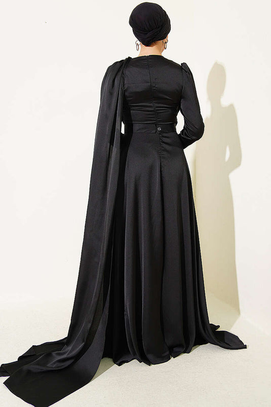 Robe De Soirée En Satin Noir Avec Cape Aux Épaules