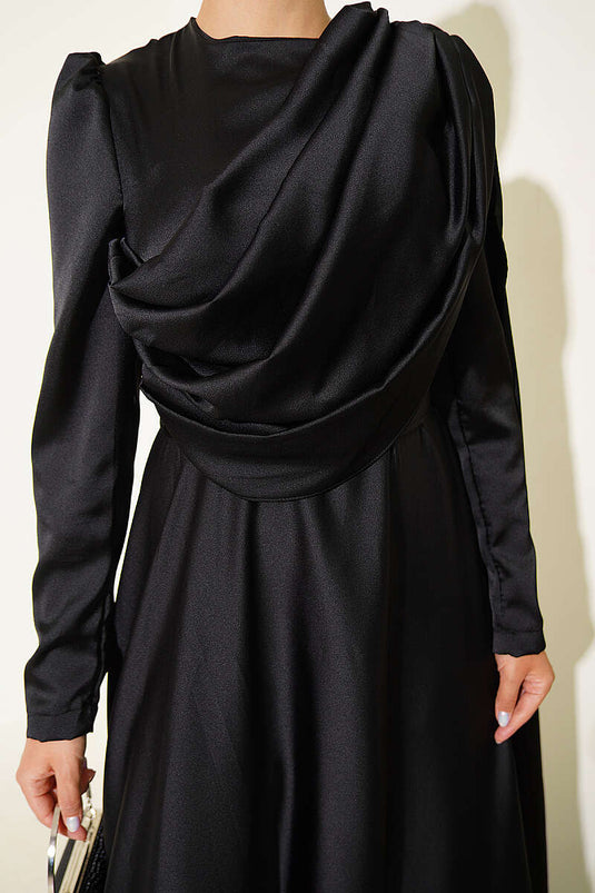Robe De Soirée En Satin Noir Avec Cape Aux Épaules