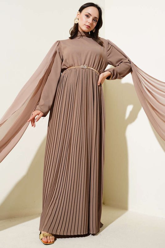 Robe cape en mousseline avec épaules dénudées, couleur vison