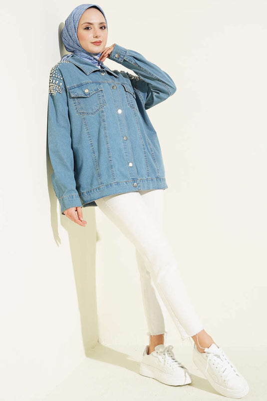 Veste en jean bleu denim avec poches et épaulettes ornées de pierres