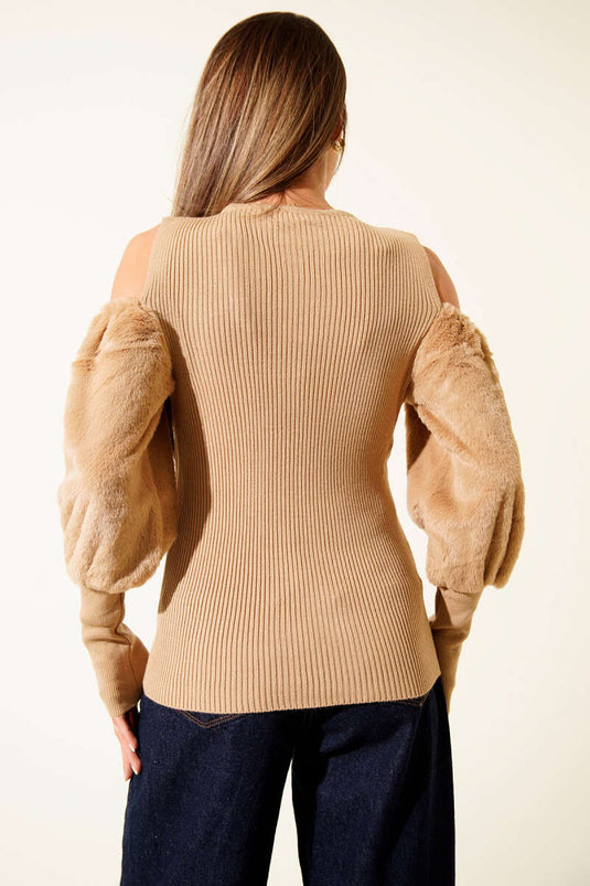 Pull à épaules dénudées et barbe Latte