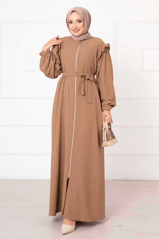 Abaya camel avec détail volant sur l'épaule