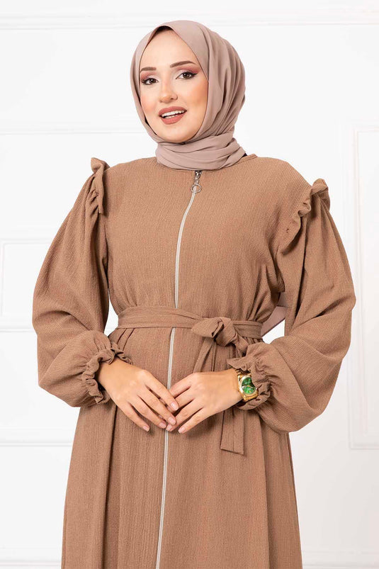 Abaya camel avec détail volant sur l'épaule