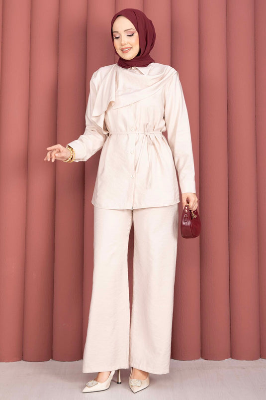 Ensemble modeste deux pièces beige avec hijab à épaulettes et ceinture à nouer