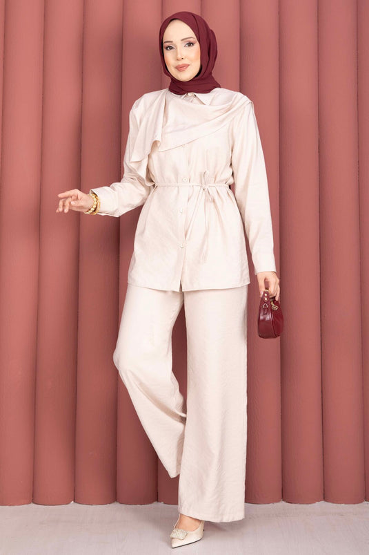Ensemble modeste deux pièces beige avec hijab à épaulettes et ceinture à nouer