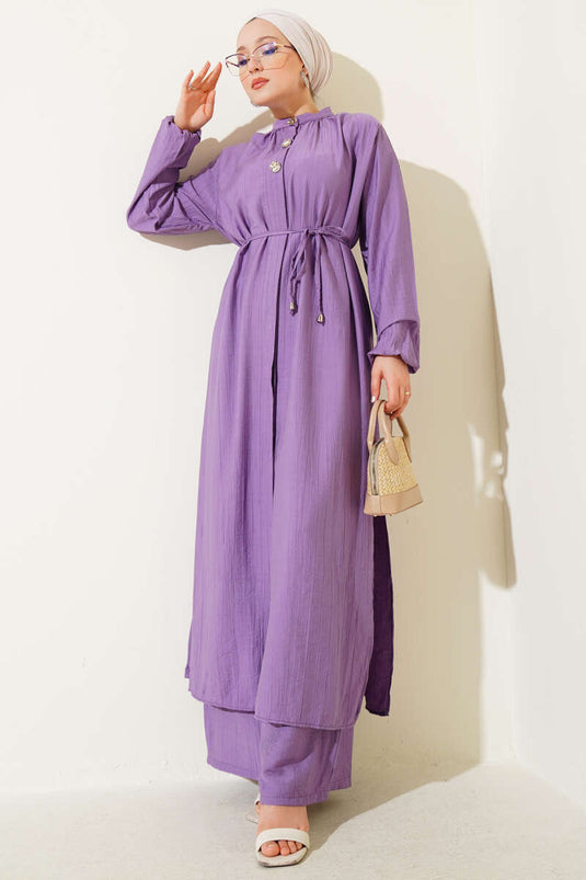 Costume deux pièces à lacets et boutons sur le devant, lilas