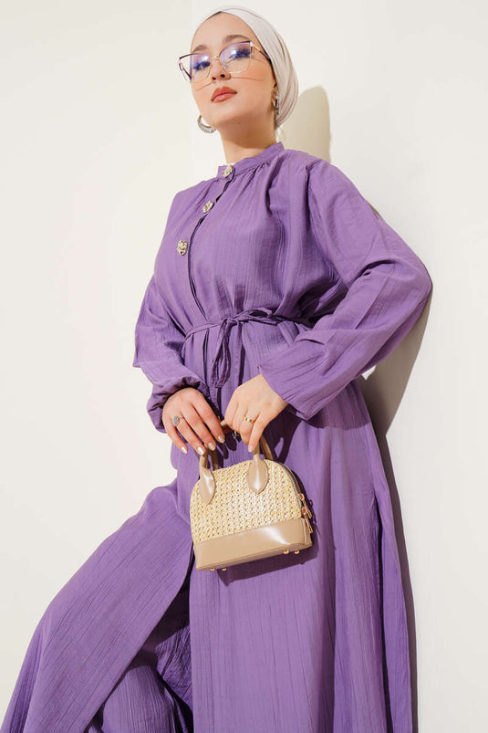 Costume deux pièces à lacets et boutons sur le devant, lilas