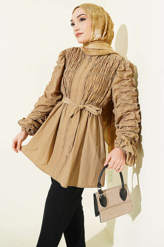 Jacke mit Raffung vorne und an den Ärmeln, Gürtel, Latte-Farbe