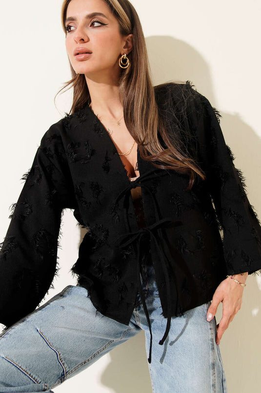 Kimono noir à franges avec nouage avant