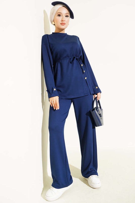 Costume deux pièces boutonné à lacets sur le devant bleu marine