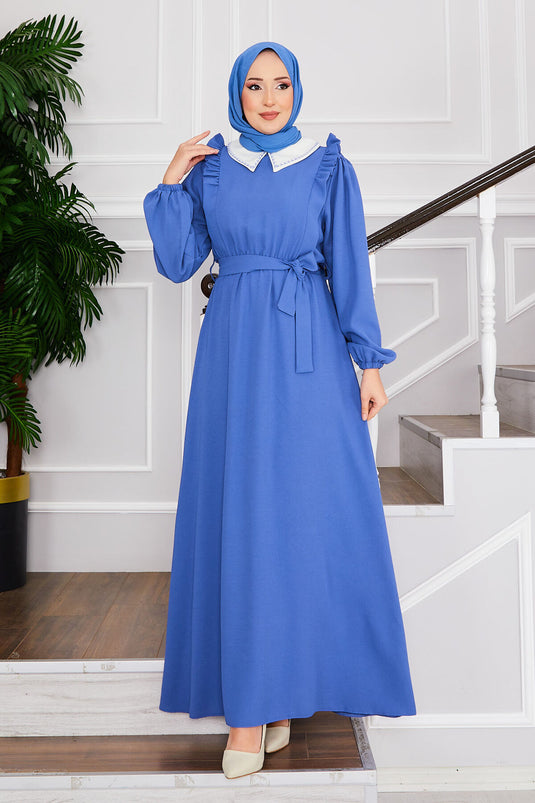 Robe modeste à taille plissée et col tablier indigo