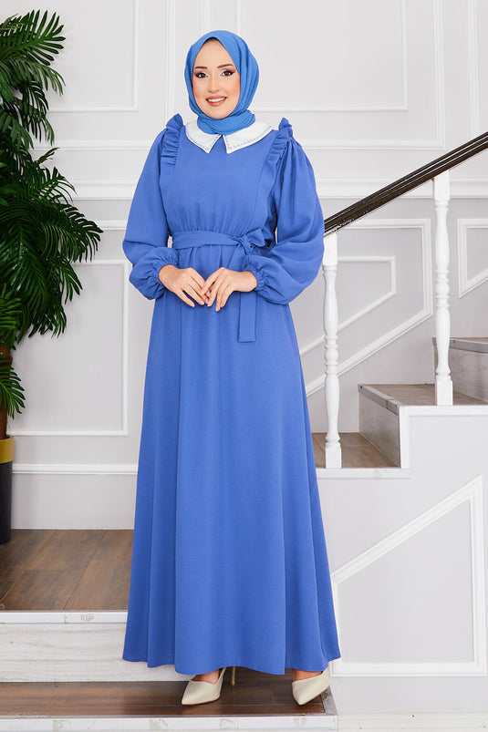 Robe modeste à taille plissée et col tablier indigo