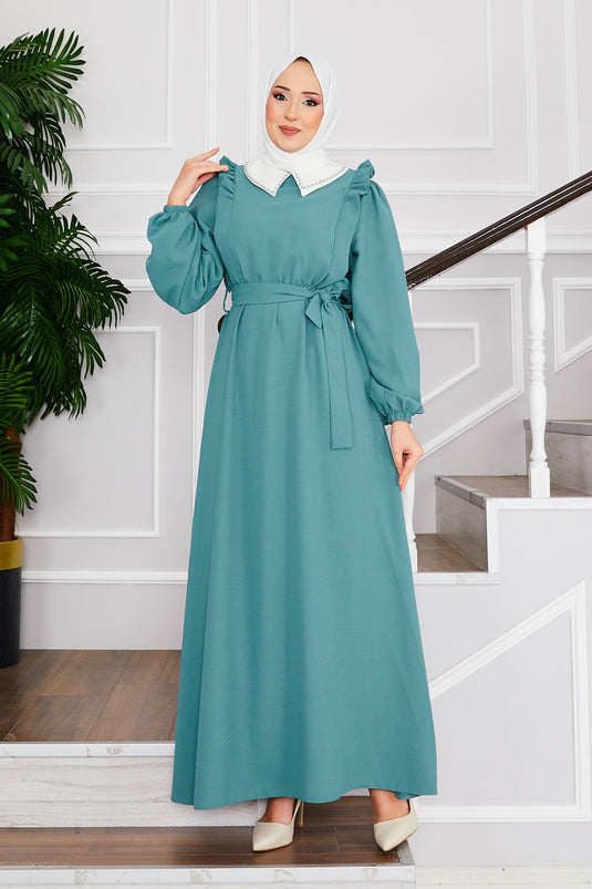 Robe modeste à taille plissée et col tablier, couleur menthe