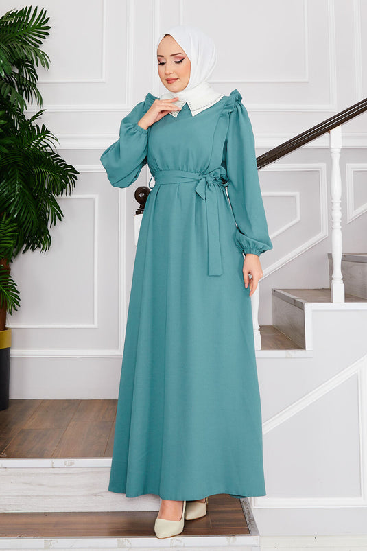 Robe modeste à taille plissée et col tablier, couleur menthe