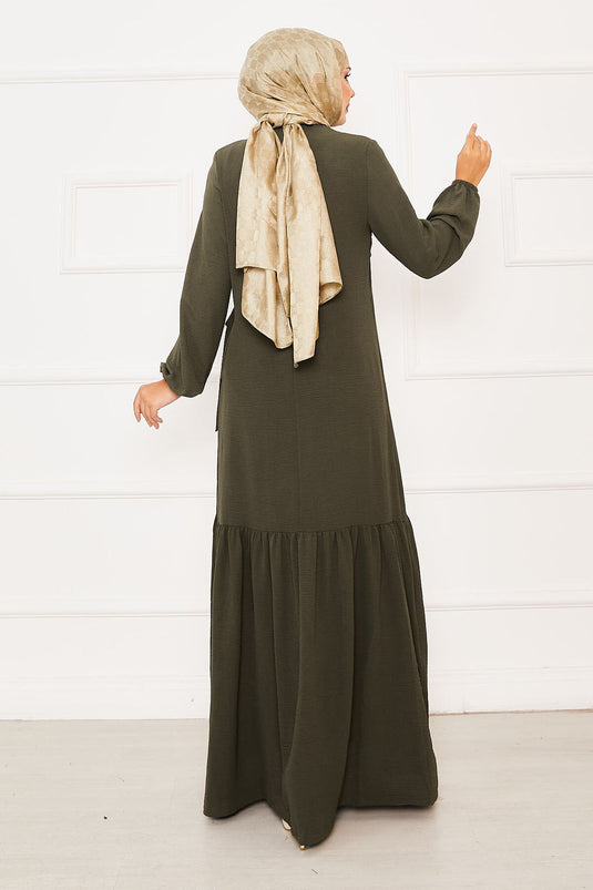 Khakifarbenes Kleid mit Bindeband und Aller- und Steindetail auf der Vorderseite