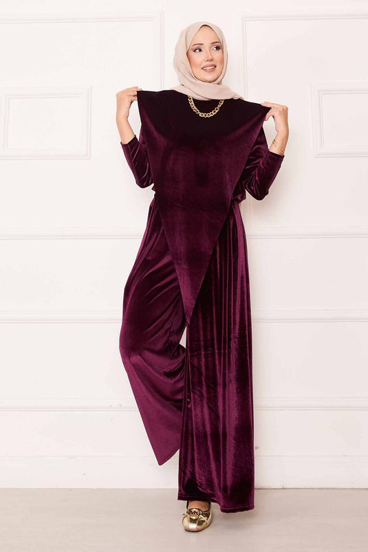 بدلة مخملية بتفاصيل أمامية غير متماثلة