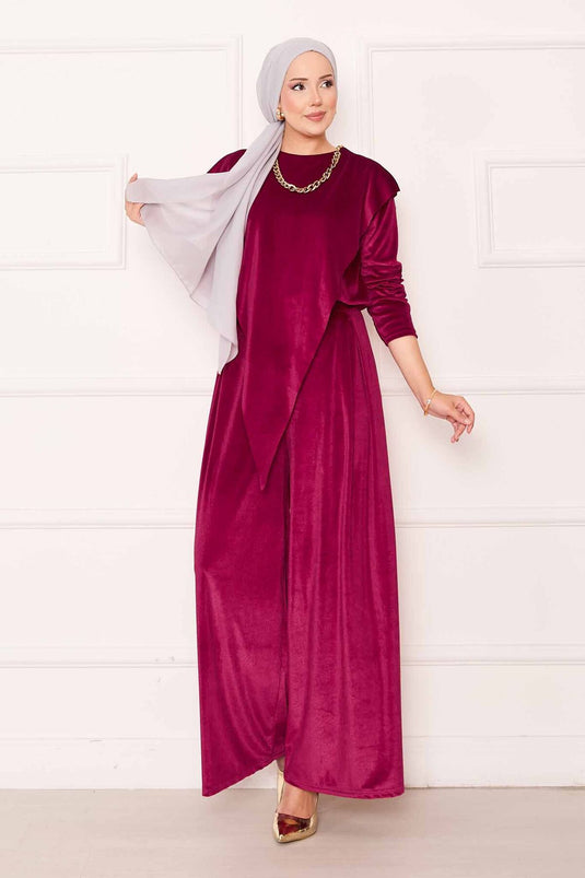 بدلة مخملية بتفاصيل أمامية غير متماثلة