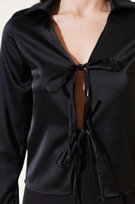 قميص قصير من الساتان برباط أسود
