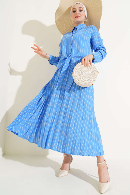 Traje de falda de rayas con lazo en la parte delantera azul