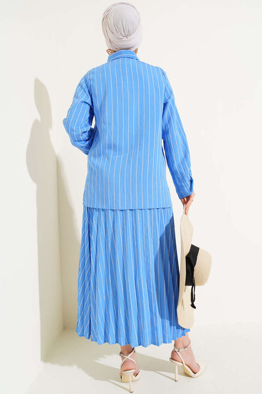 Traje de falda de rayas con lazo en la parte delantera azul