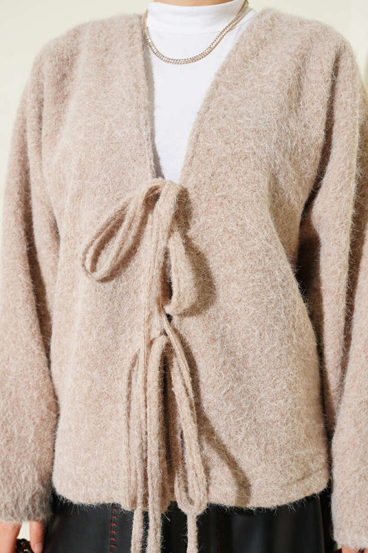 جاكيت قصير من اللباد مربوط من الأمام باللون البيج