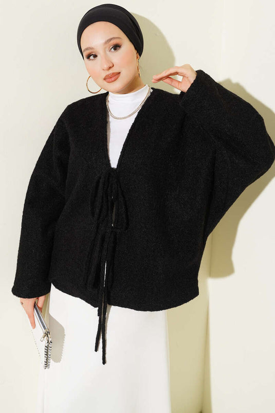 سترة قصيرة من اللباد مربوطة من الأمام باللون الأسود