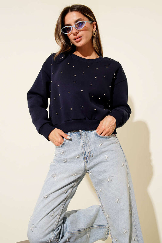 Marineblauwe korte sweater met drie draden en kralenversiering aan de voorkant