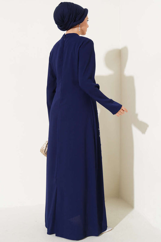 Robe grande taille ornée de pierres sur le devant, bleu marine