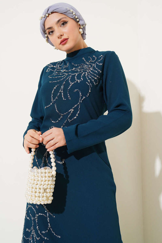 Robe grande taille ornée de pierres sur le devant, couleur pétrole